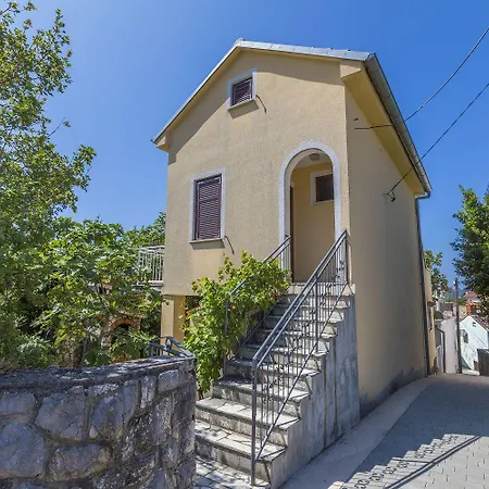 Preiswertes Nur 500 Meter Zum Mit Privater Terrasse, Grill - Hundefreundlich * Jadranovo