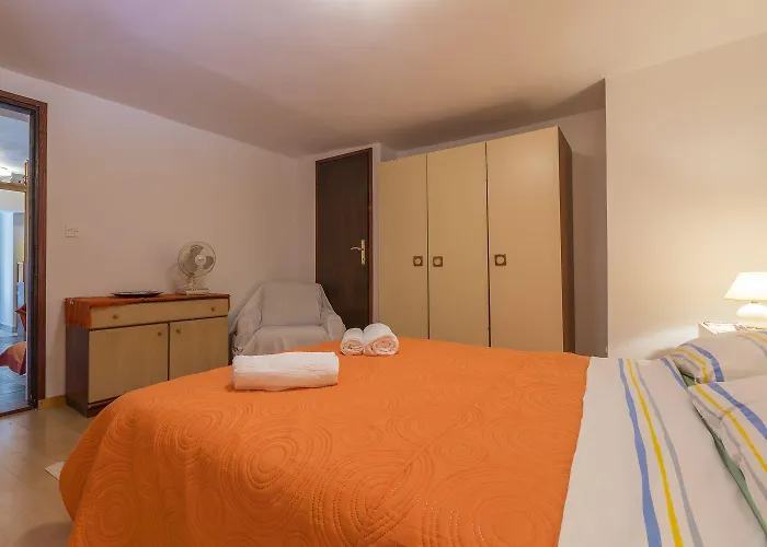 Preiswertes Nur 500 Meter Zum Mit Privater Terrasse, Grill - Hundefreundlich *