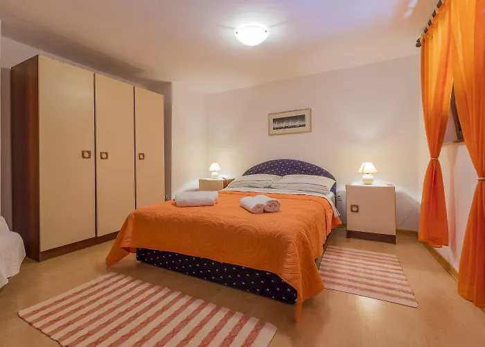 Preiswertes Nur 500 Meter Zum Mit Privater Terrasse, Grill - Hundefreundlich * Jadranovo